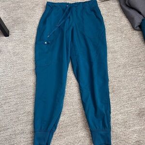 Med Couture jogger scrub pants in carribean blue in size medium